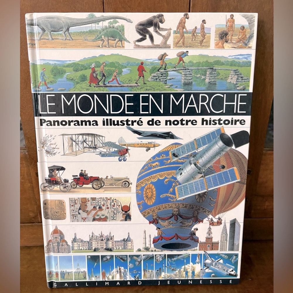 VTG Le Monde en Marche (The World in Motion) Illustrated Book Hardcover Format